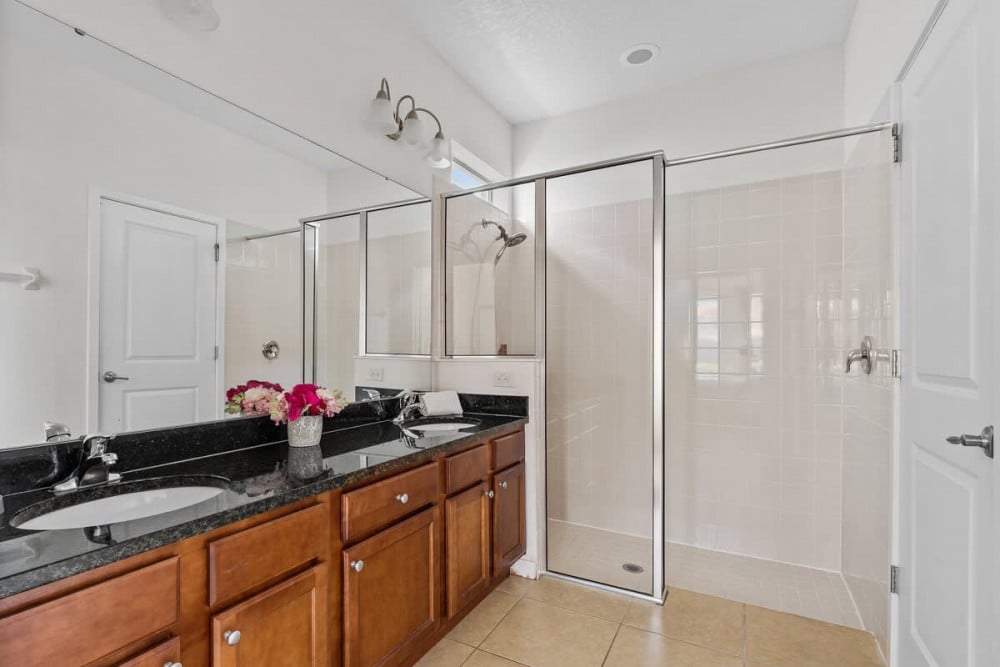 Bella Vida Resort 77