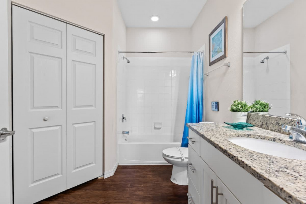 West Lucaya Village 21