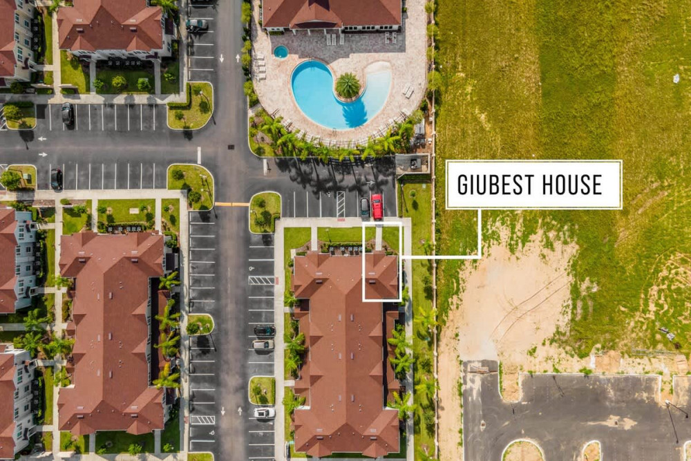 West Lucaya Village 21