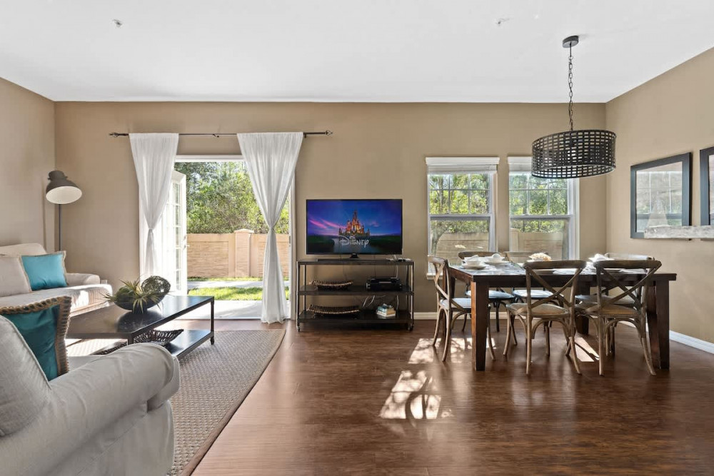 West Lucaya Village 19