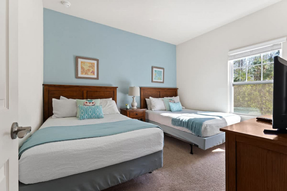 West Lucaya Village 19