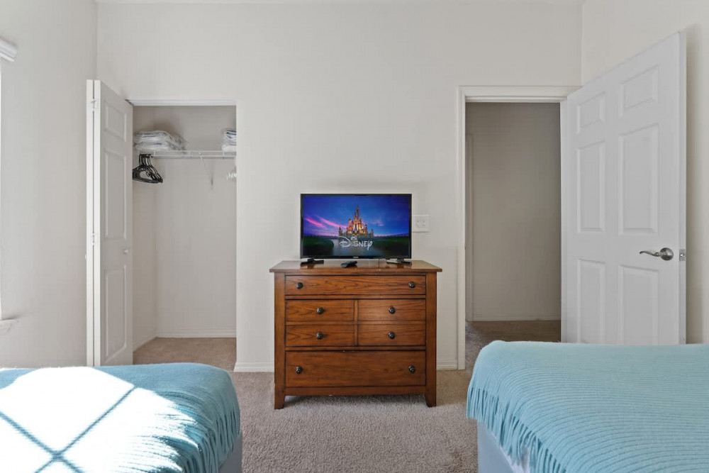 West Lucaya Village 19