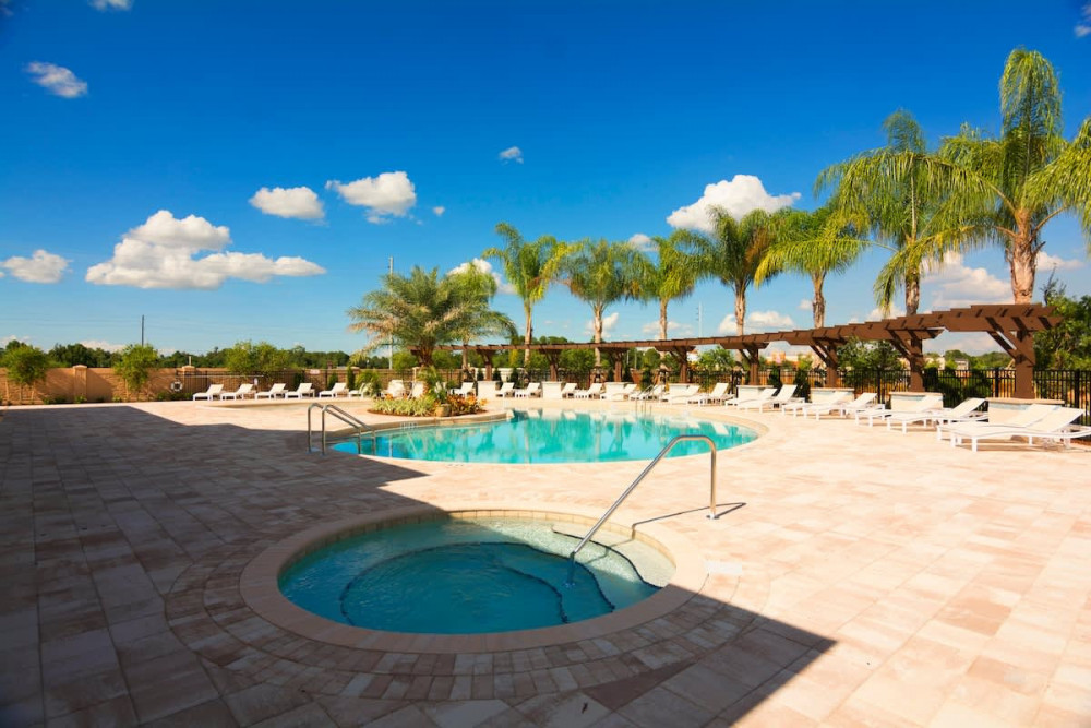 West Lucaya Village 19