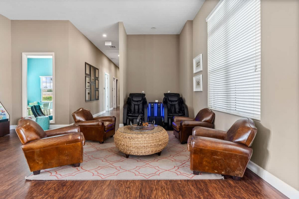 West Lucaya Village 19