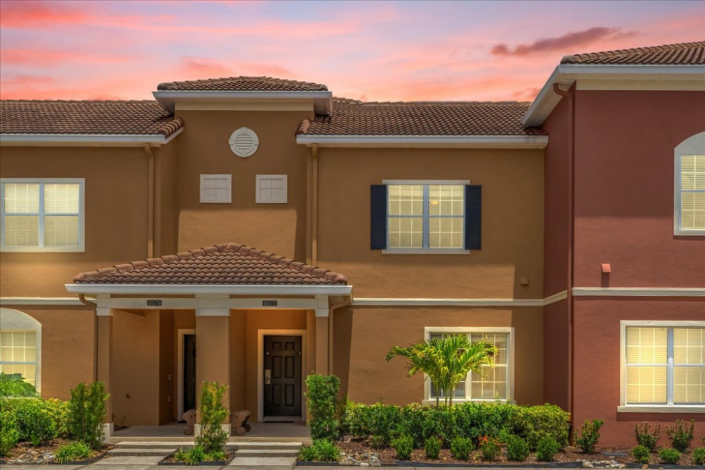 Paradise Palms Resort 99