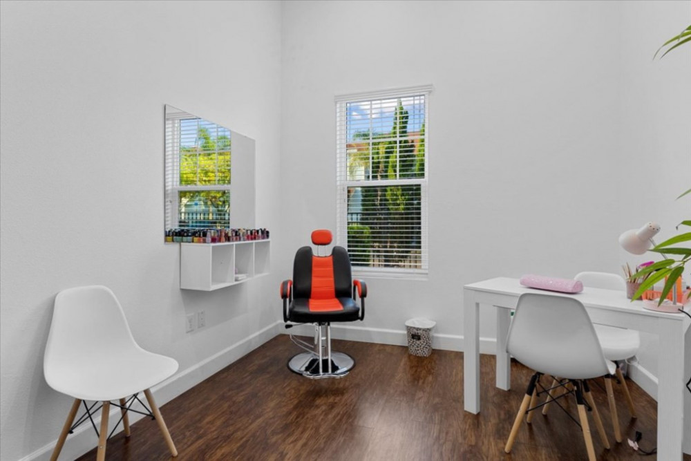 West Lucaya Village 32