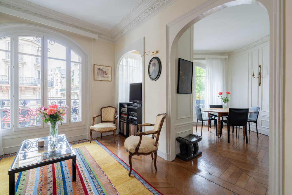 Père-Lachaise Chronicles