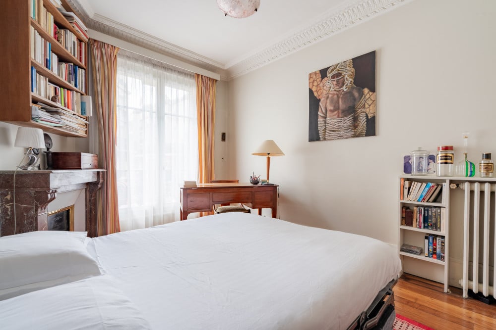 Père-Lachaise Chronicles