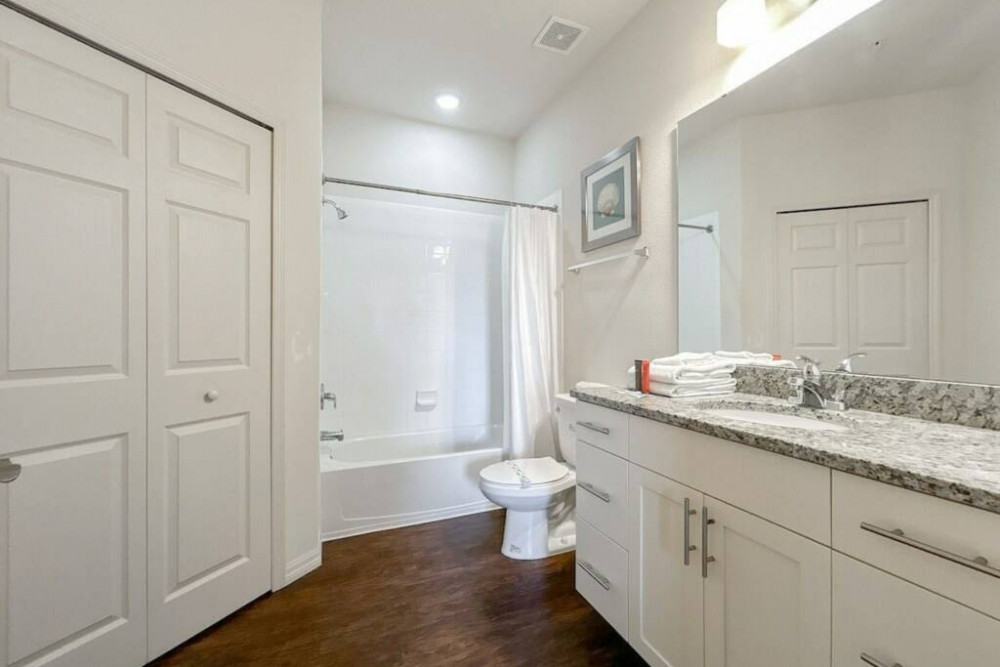 West Lucaya Village 34