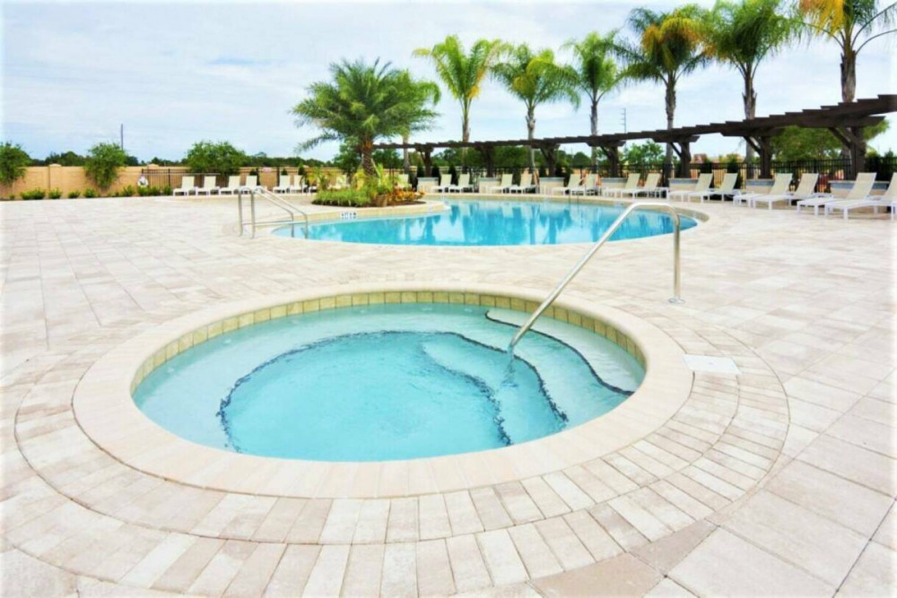 West Lucaya Village 34