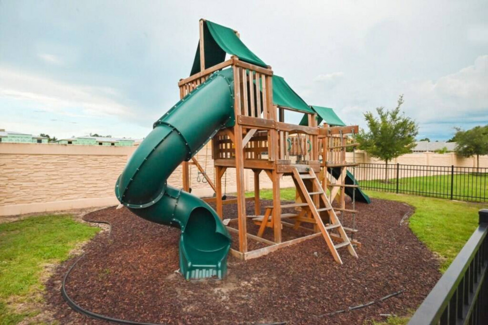 West Lucaya Village 34