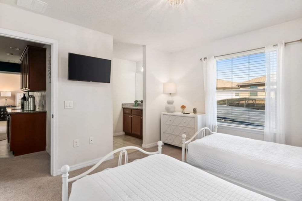 Windsor at Westside 1900