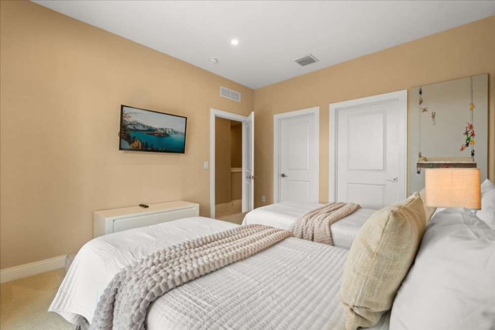 Magic Village Yards 13