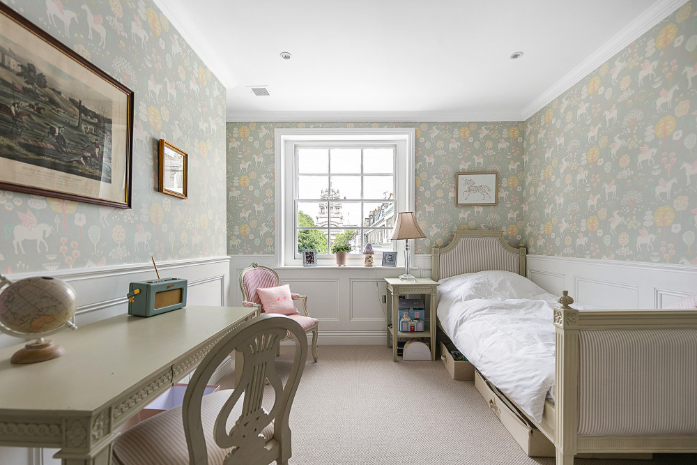 Classical Living in Knightsbridge