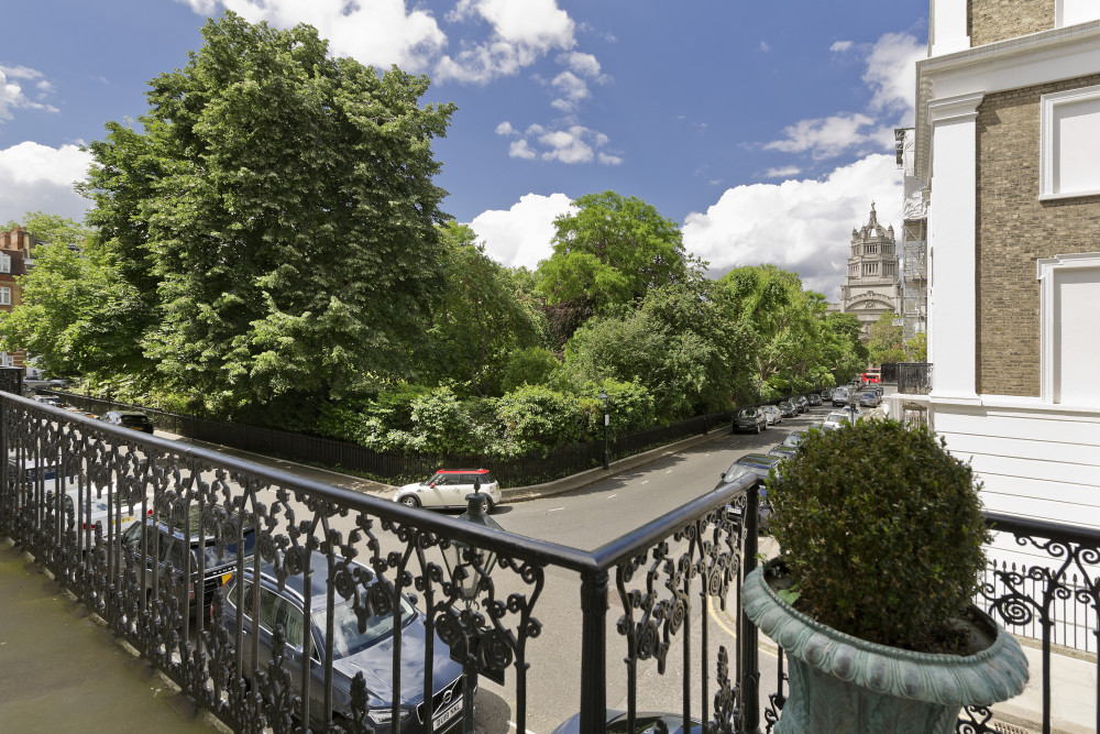 Classical Living in Knightsbridge