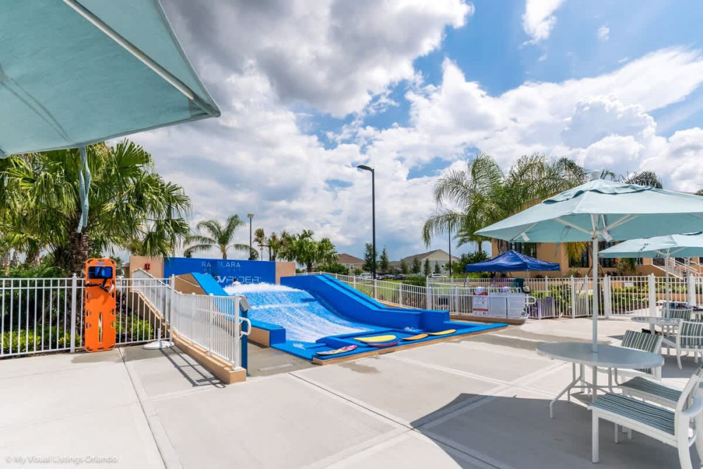 Solara Resort 651