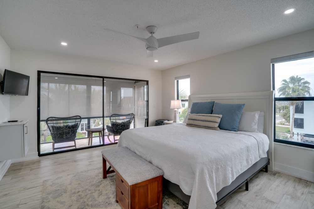 Holmes Beach 329