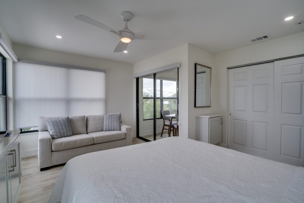 Holmes Beach 329
