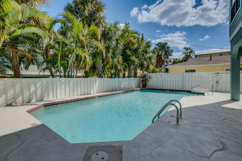 Holmes Beach 329