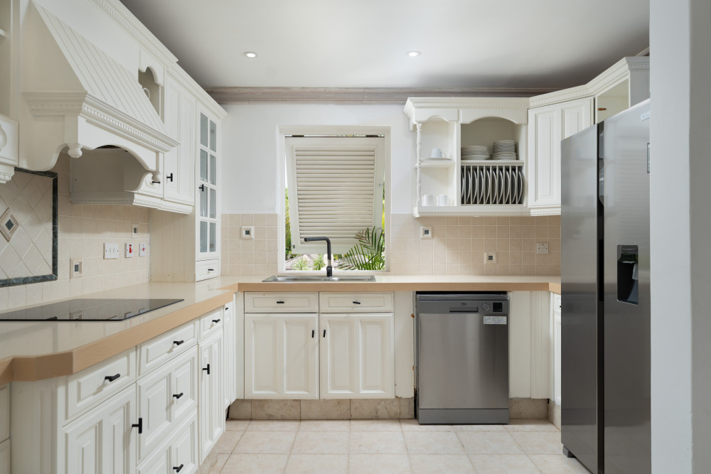 No Worries, 9 Coconut Grove