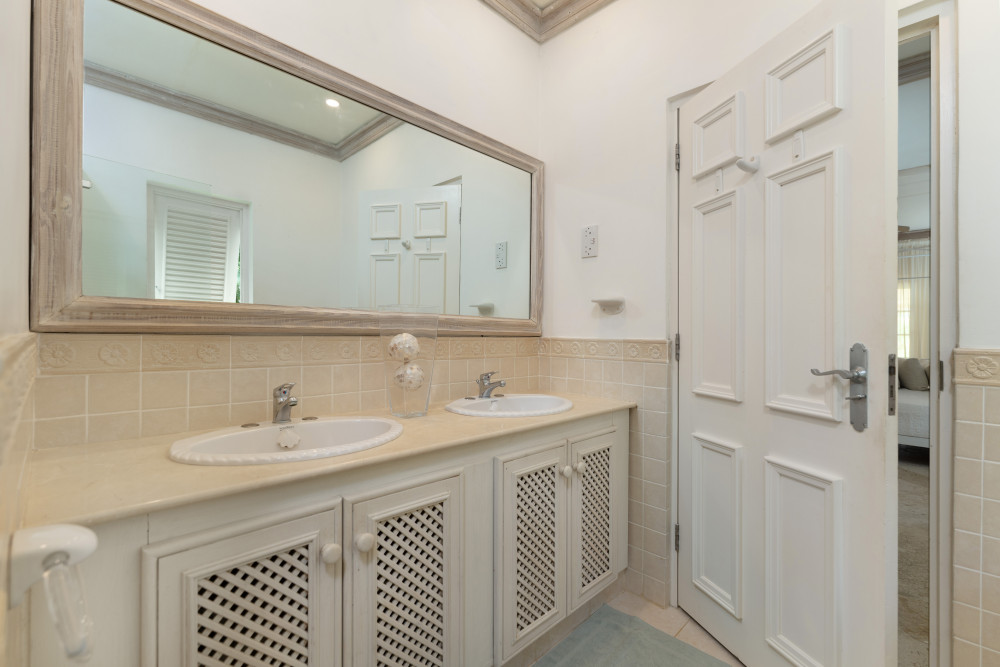 No Worries, 9 Coconut Grove