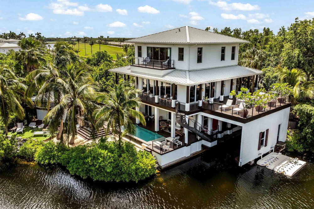 Ritz-Carlton Deckhouse 1