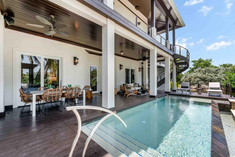 Ritz-Carlton Deckhouse 1