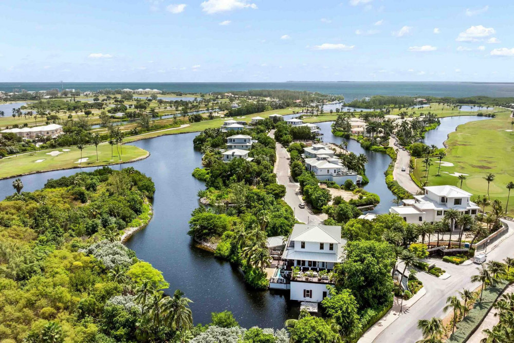 Ritz-Carlton Deckhouse 1