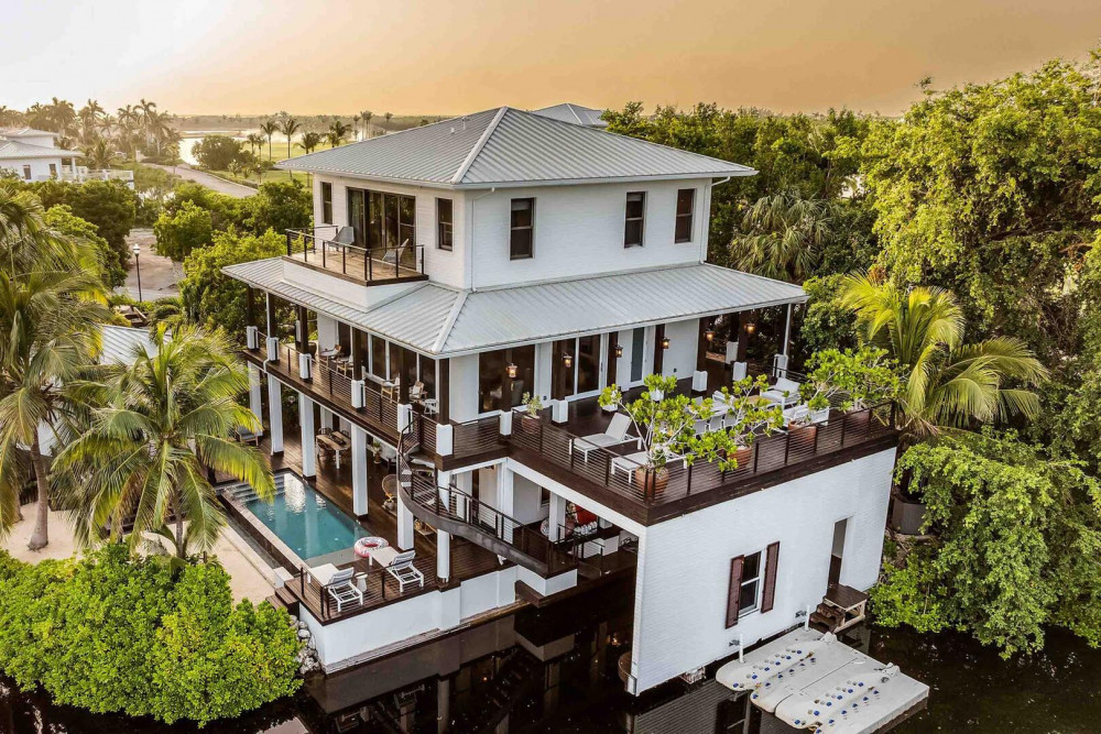 Ritz-Carlton Deckhouse 1