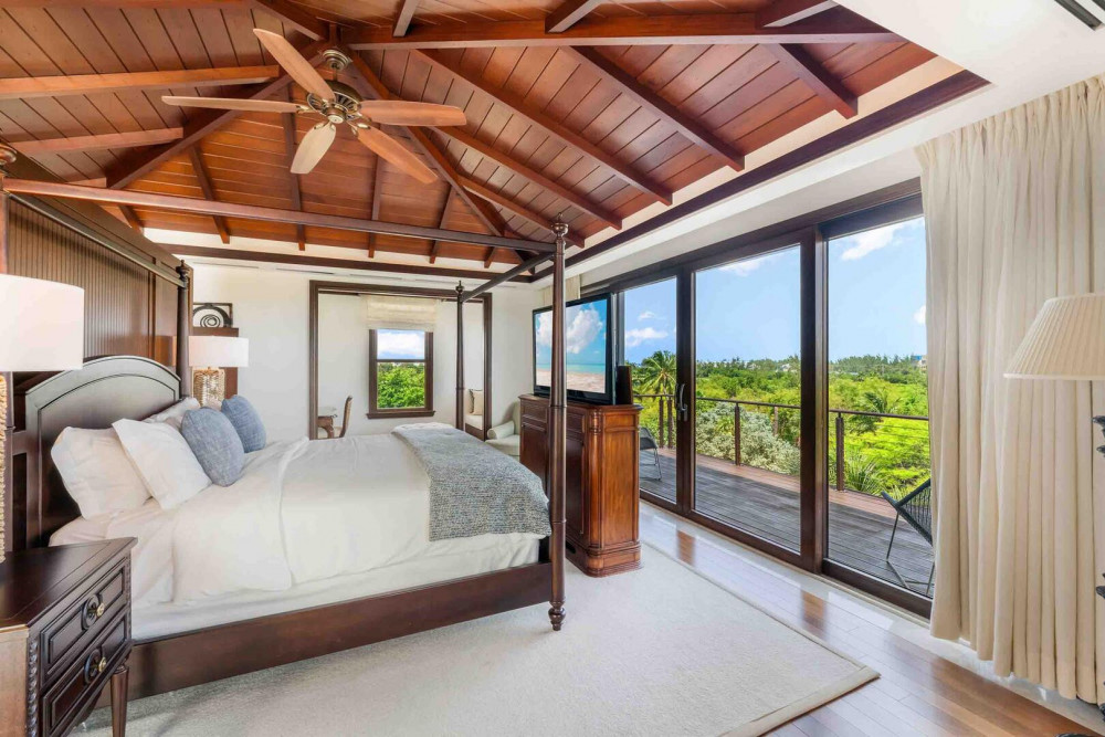 Ritz-Carlton Deckhouse 1