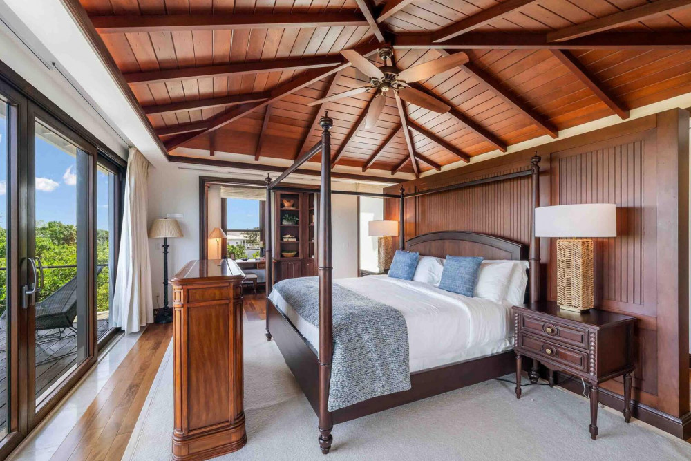 Ritz-Carlton Deckhouse 1