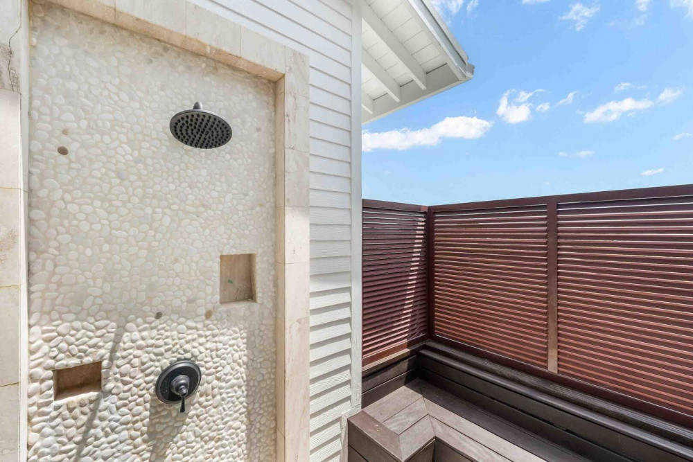 Ritz-Carlton Deckhouse 1