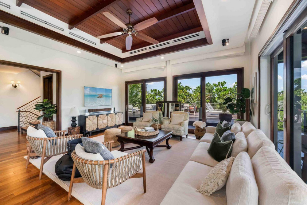 Ritz-Carlton Deckhouse 1