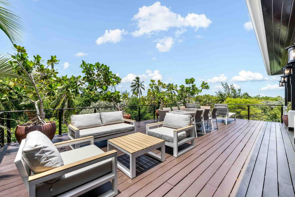 Ritz-Carlton Deckhouse 1