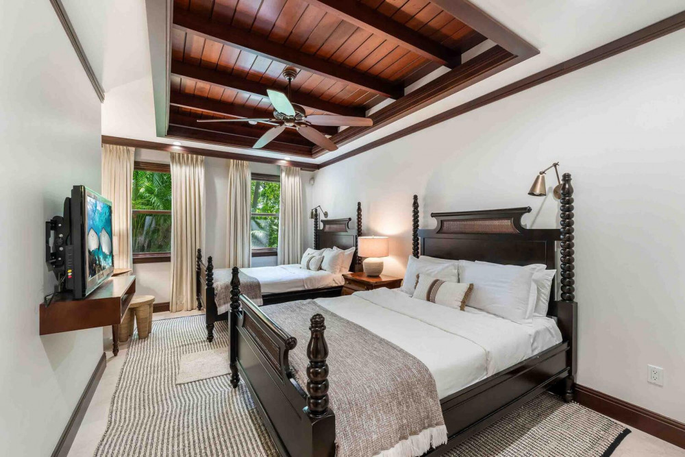 Ritz-Carlton Deckhouse 1