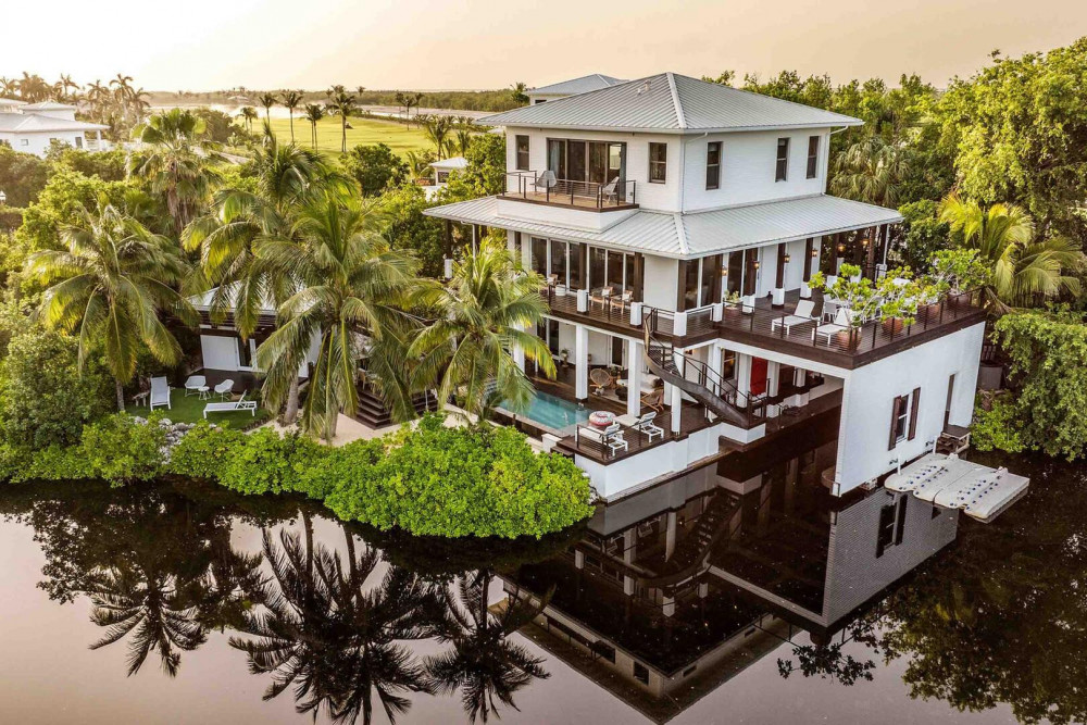 Ritz-Carlton Deckhouse 1