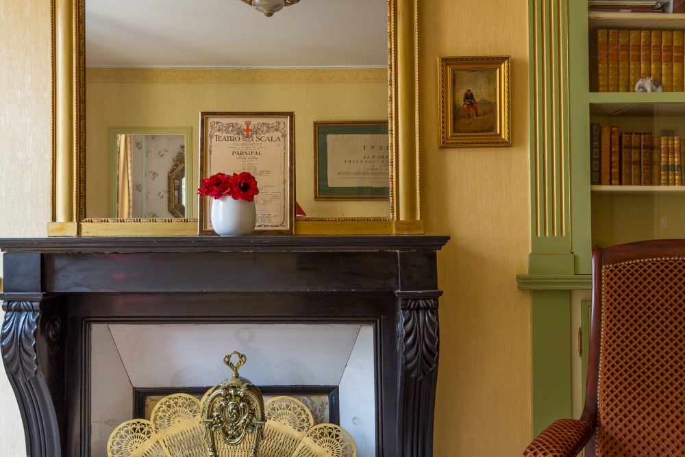 Footsteps from the Tuileries