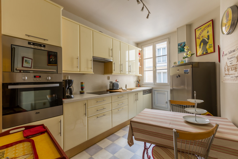 Footsteps from the Tuileries