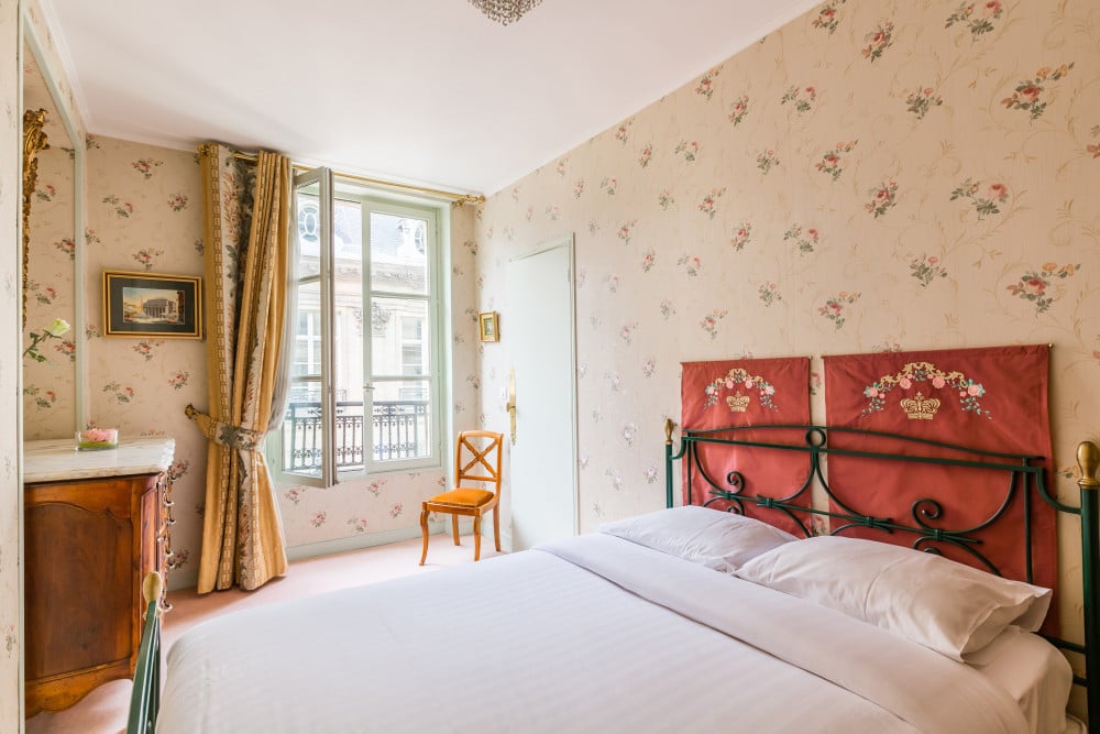 Footsteps from the Tuileries