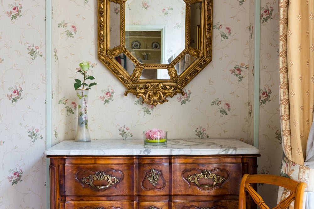 Footsteps from the Tuileries