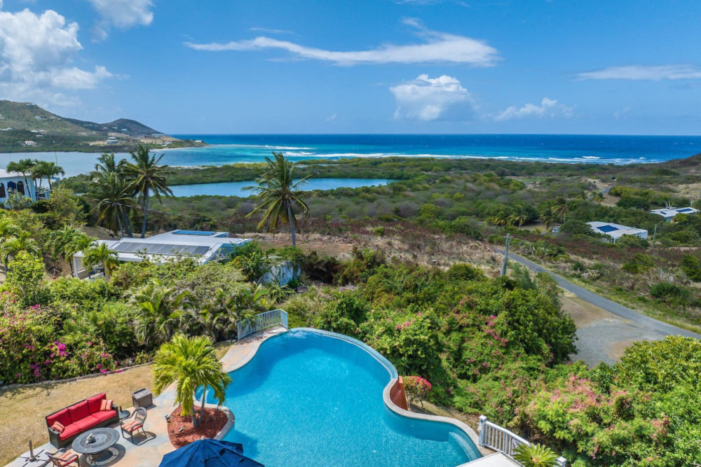 Hook ’em on Paradise