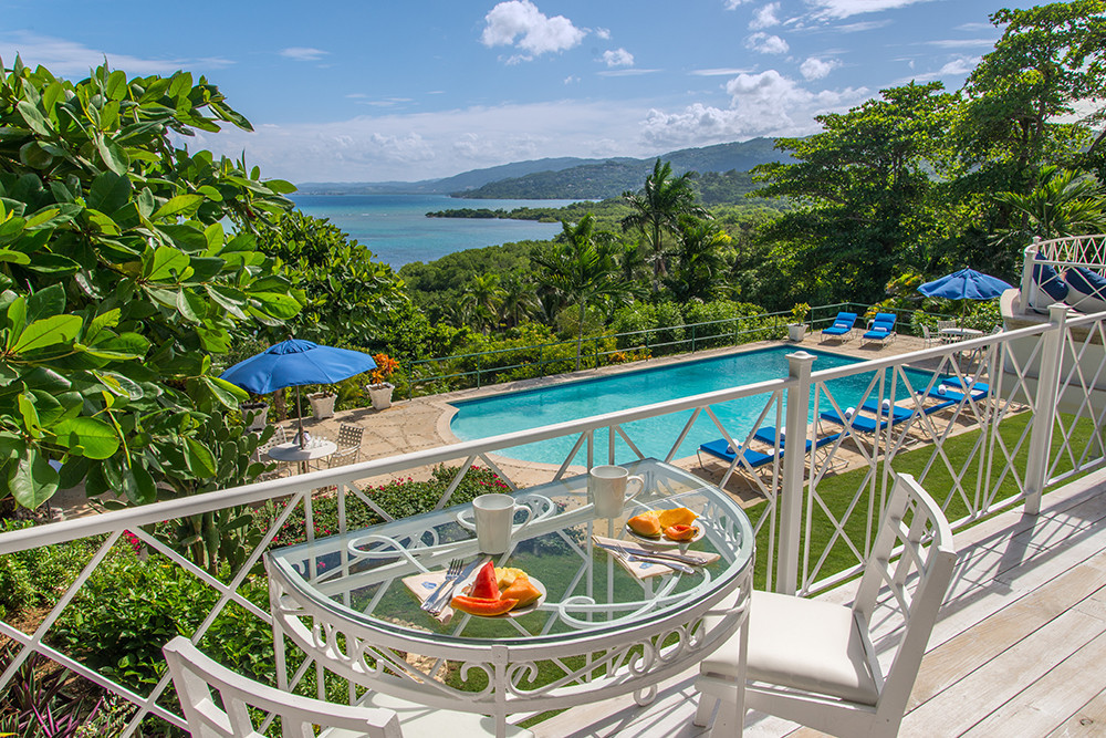 Hillside House on Round Hill