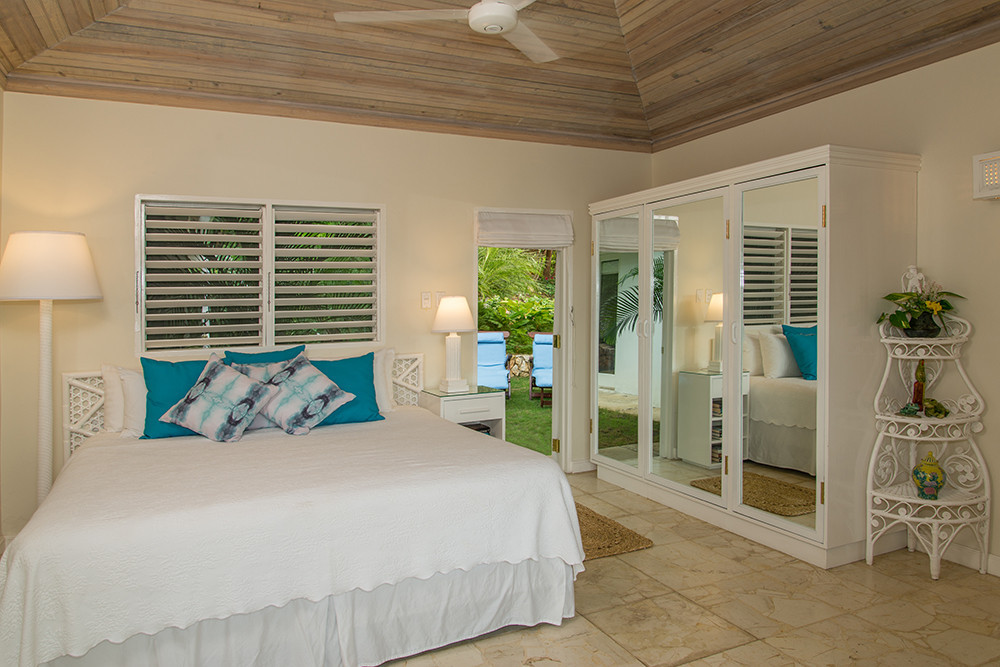 Hillside House on Round Hill