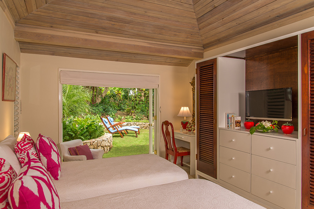 Hillside House on Round Hill