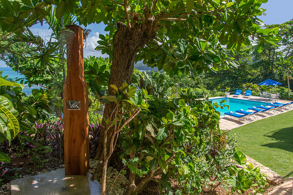 Hillside House on Round Hill