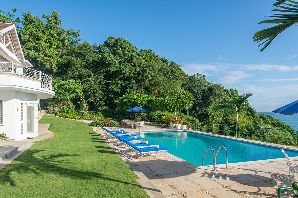 Hillside House on Round Hill