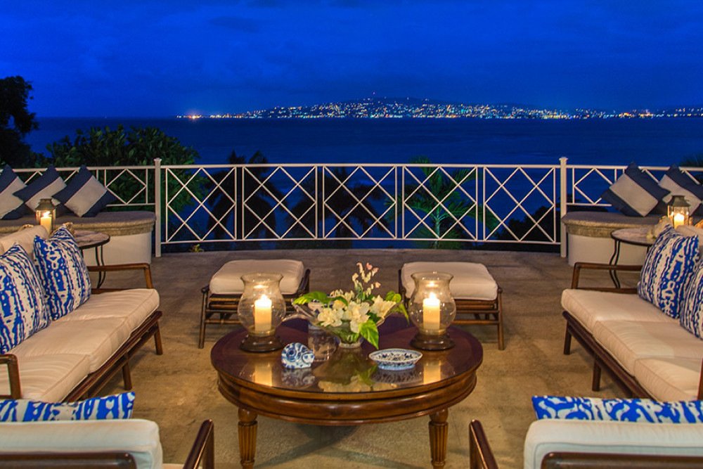 Hillside House on Round Hill