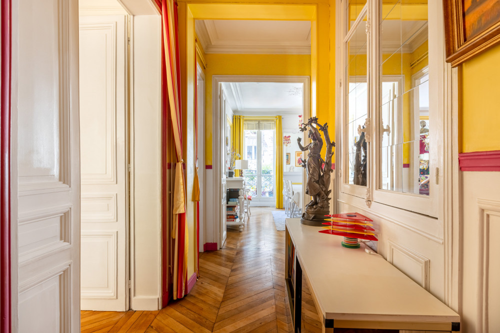 Painting the Streets of Pigalle