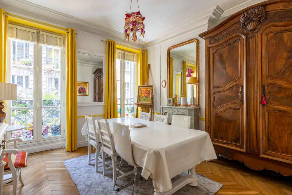 Painting the Streets of Pigalle