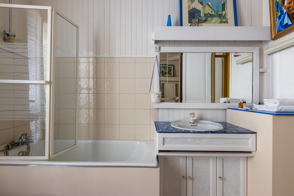 Painting the Streets of Pigalle